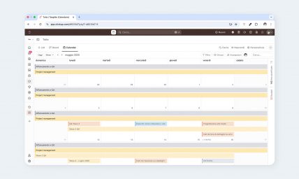 Vista di un calendario di progetto digitale con attività pianificate su ClickUp.