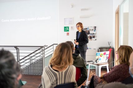 Ilaria durante un talk all'internal day