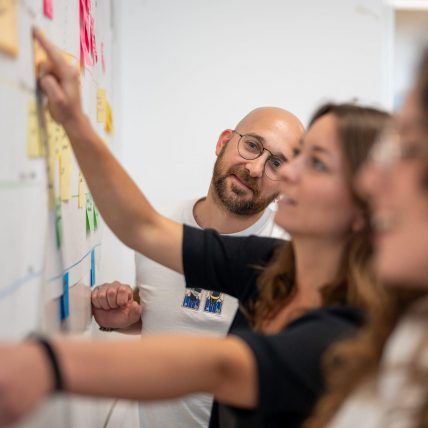 Federico che partecipa ad una sessione di co-design con alcune colleghe.