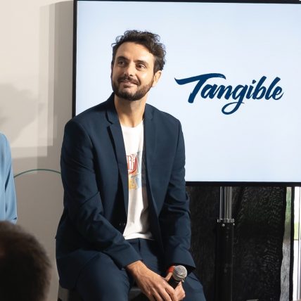 Claudio durante un evento organizzato in Tangible.