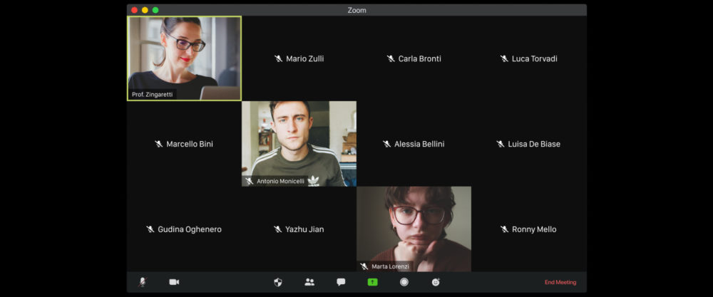 screenshot di una videolezione con tutte le webcam spente e tre webcam accese