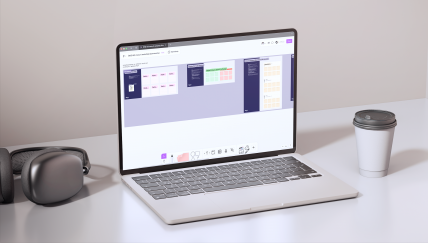 Laptop su scrivania con il workshop AI di Tangible aperto in FigJam, accanto a cuffie e bicchiere da asporto.