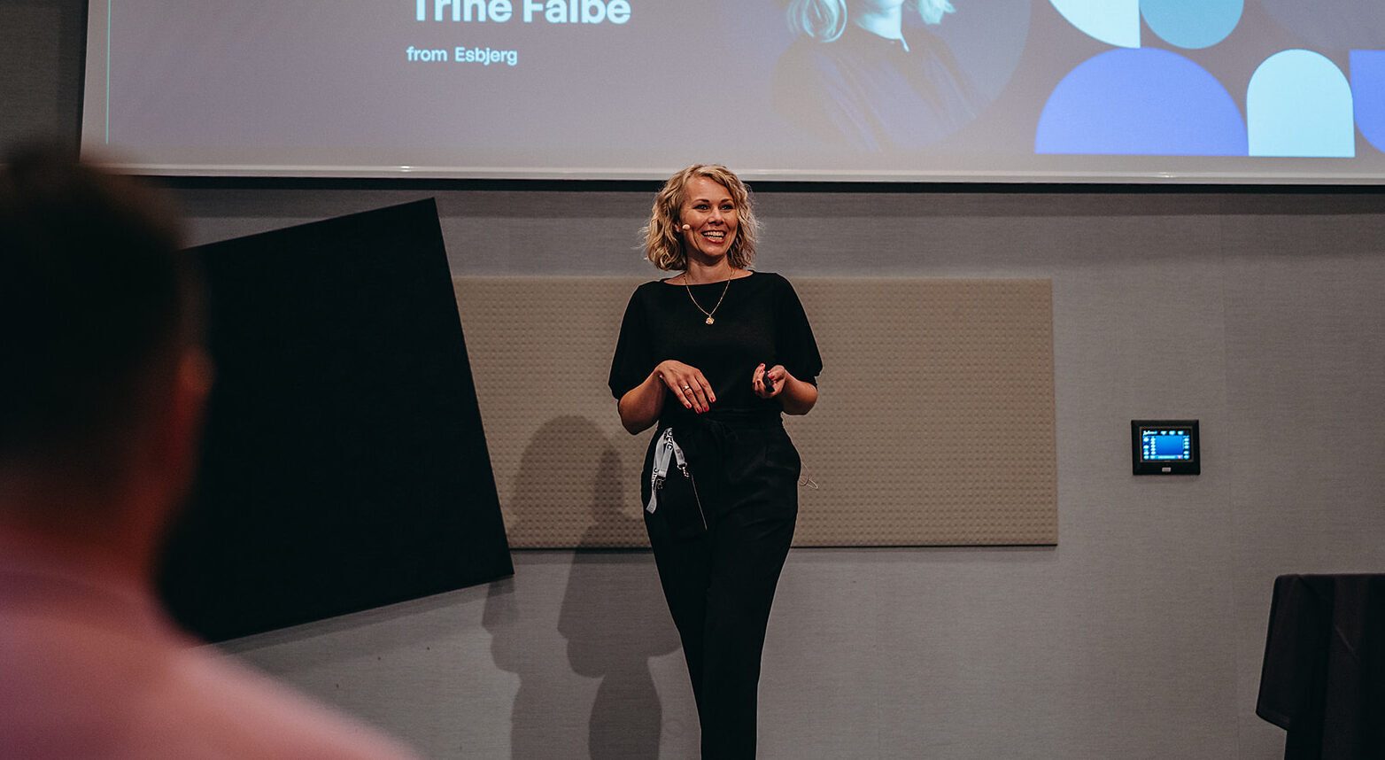 Trine Falbe on stage, at a conference